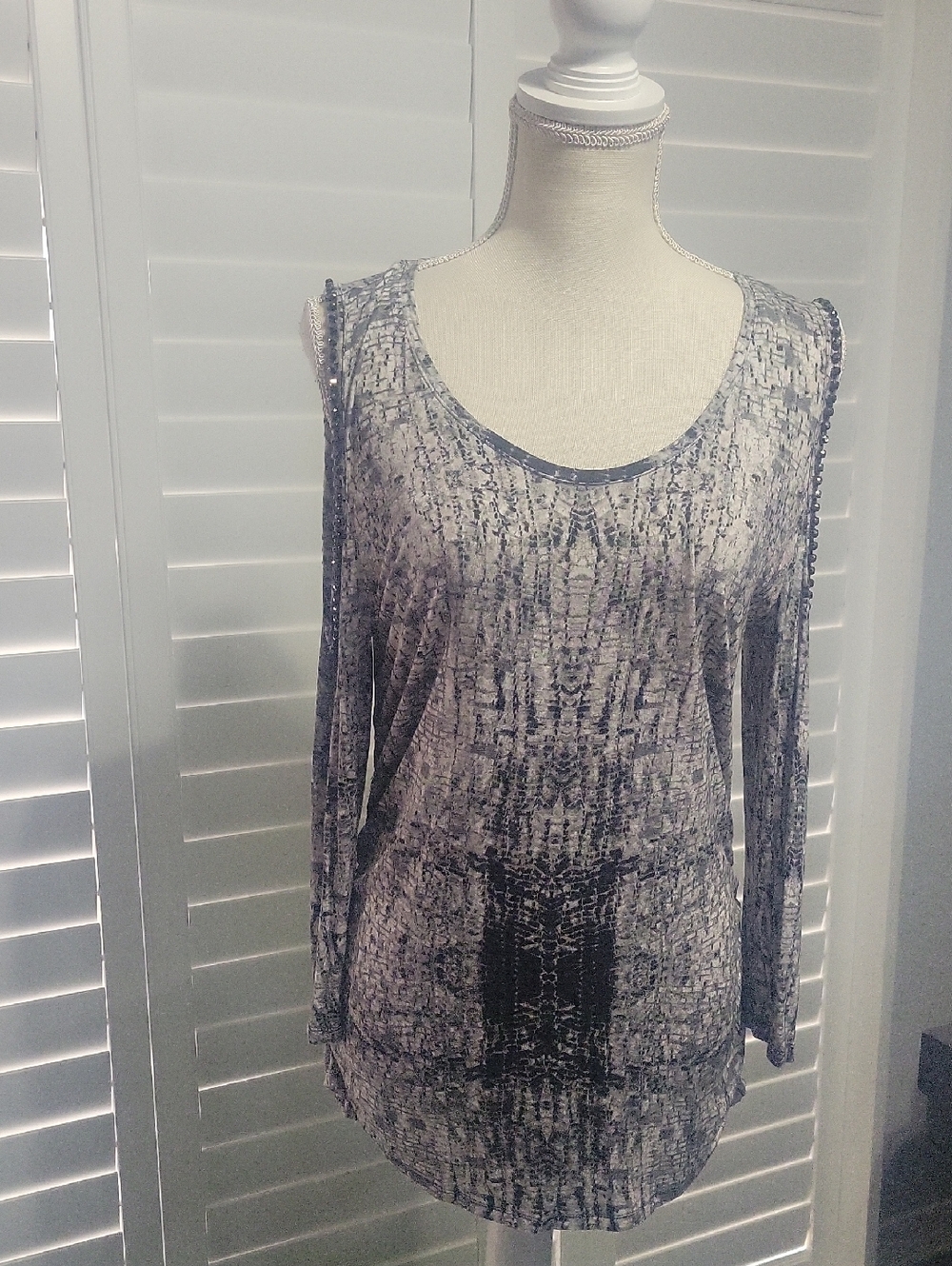 Jennifer Lopez Red Label Gray & Black Washed Top